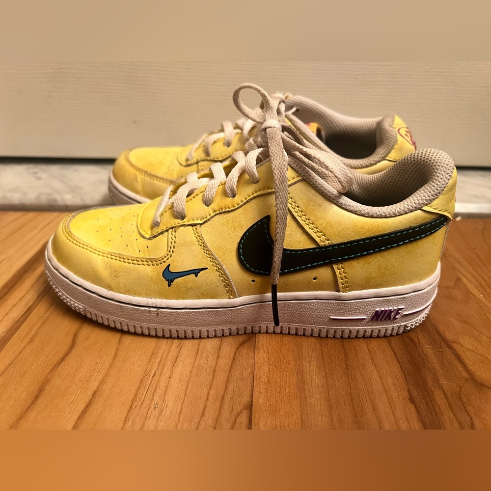 Nike Air Force 1 Peace Love Basketball Shoes Yellow AF1 DC7321-700  Size 1Y‎